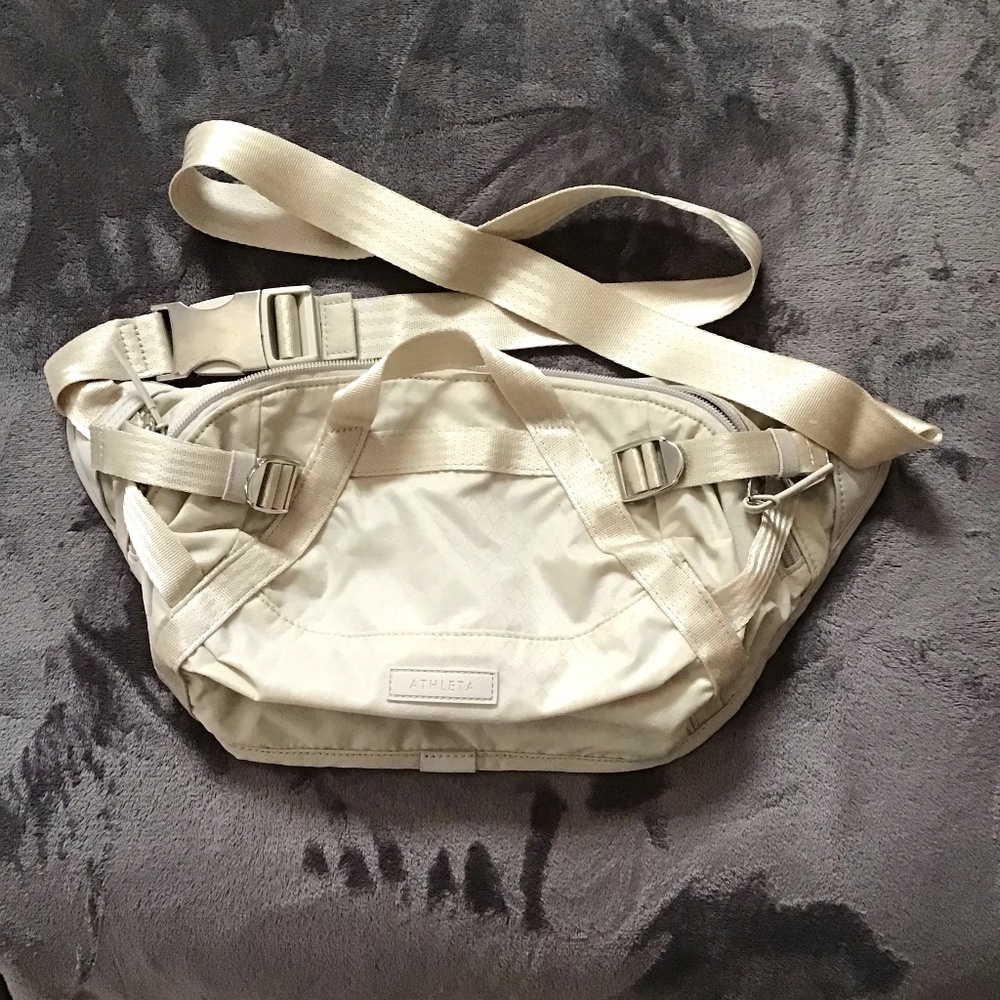 Athleta large excursion belt/crossbody bag